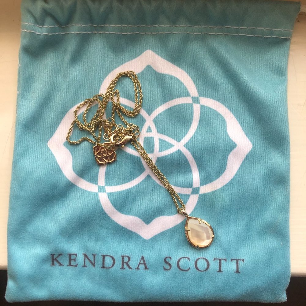 Kendra Scott Gold Pendant Necklace in Ivory